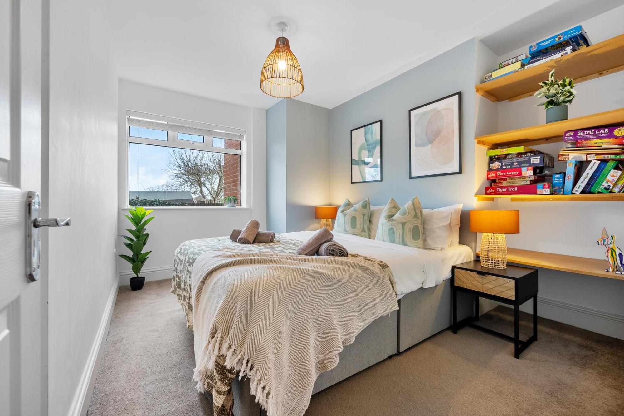 Long Term And Summer Special Offer! 5-Bedroom Spacious, Stunning Design, Sociable Areas & Cosy House Near South Downs Park, Sleeps 11 With Games Room, Private Parking And Garden- By Blue Puffin Stays ووتر لوفلي المظهر الخارجي الصورة
