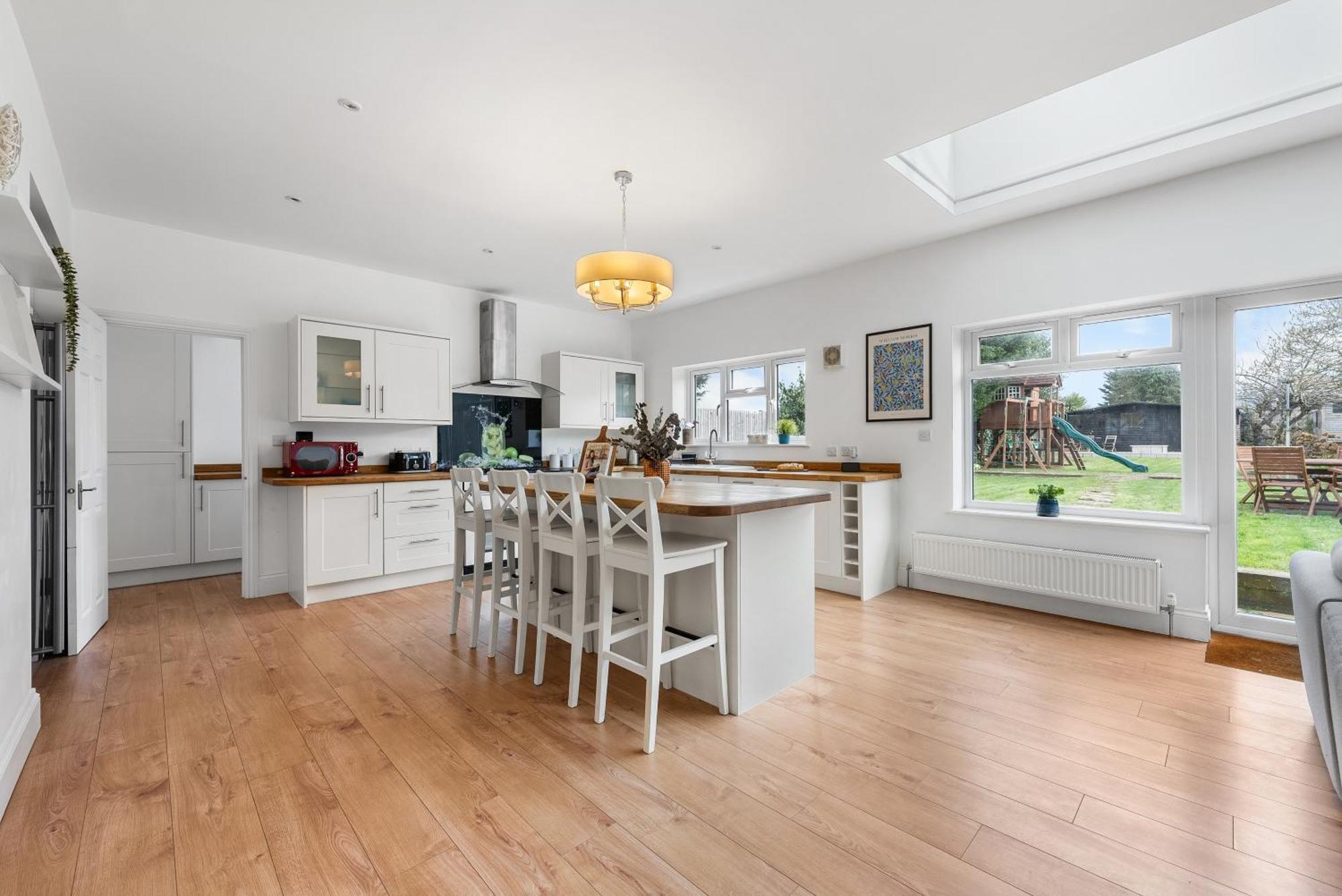 Long Term And Summer Special Offer! 5-Bedroom Spacious, Stunning Design, Sociable Areas & Cosy House Near South Downs Park, Sleeps 11 With Games Room, Private Parking And Garden- By Blue Puffin Stays ووتر لوفلي المظهر الخارجي الصورة