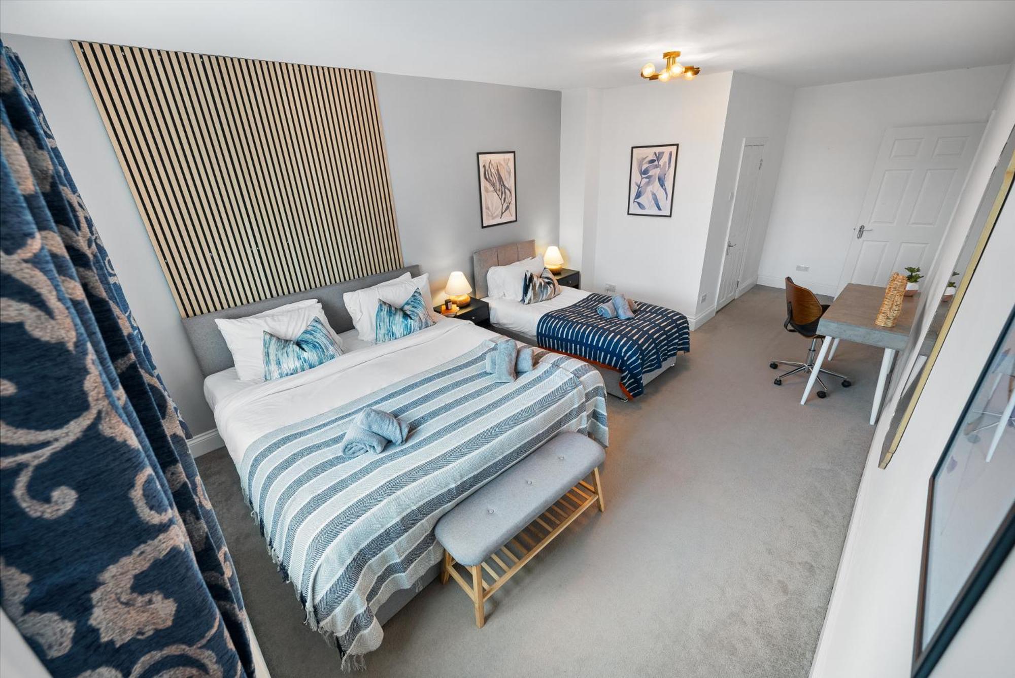 Long Term And Summer Special Offer! 5-Bedroom Spacious, Stunning Design, Sociable Areas & Cosy House Near South Downs Park, Sleeps 11 With Games Room, Private Parking And Garden- By Blue Puffin Stays ووتر لوفلي المظهر الخارجي الصورة
