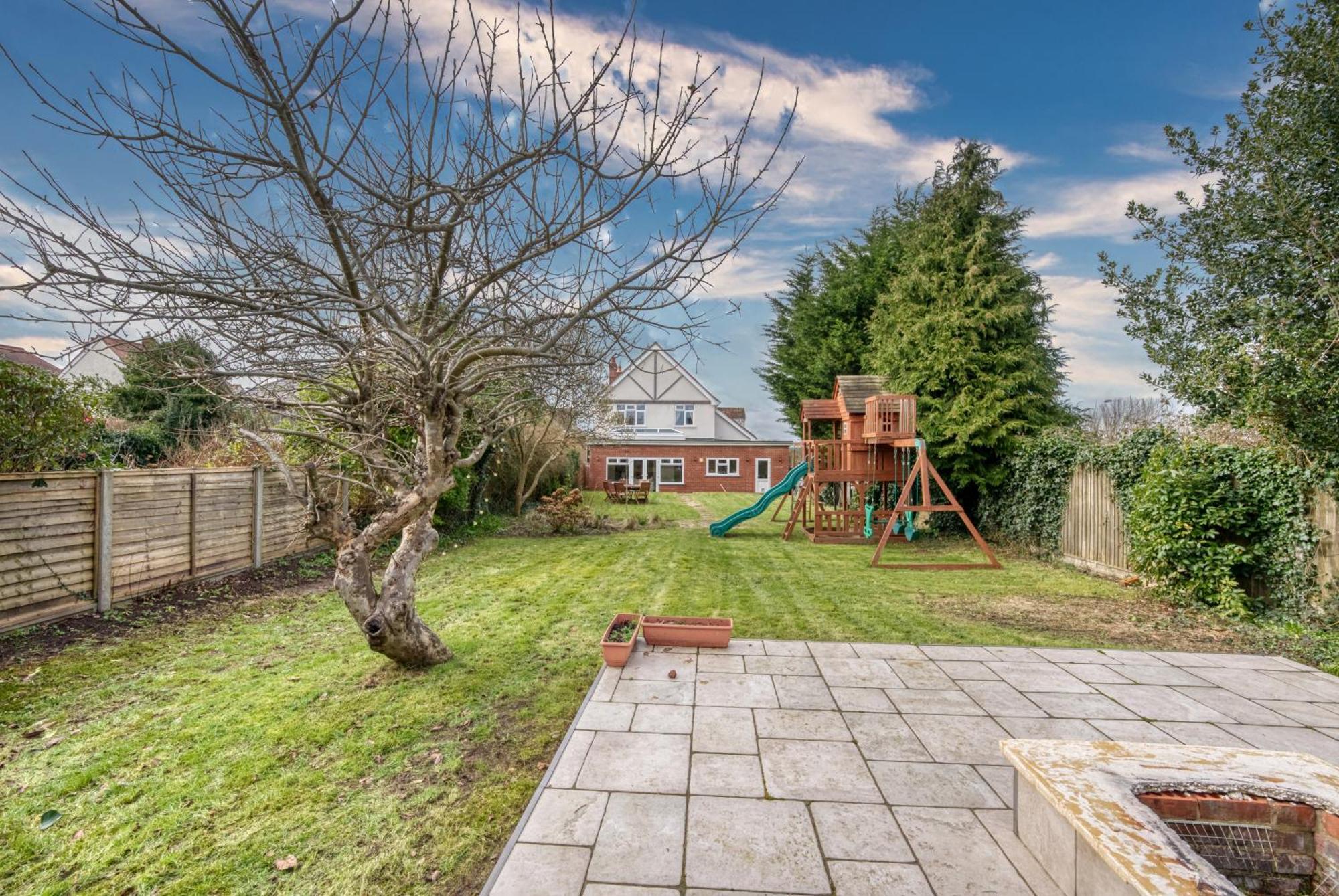 Long Term And Summer Special Offer! 5-Bedroom Spacious, Stunning Design, Sociable Areas & Cosy House Near South Downs Park, Sleeps 11 With Games Room, Private Parking And Garden- By Blue Puffin Stays ووتر لوفلي المظهر الخارجي الصورة