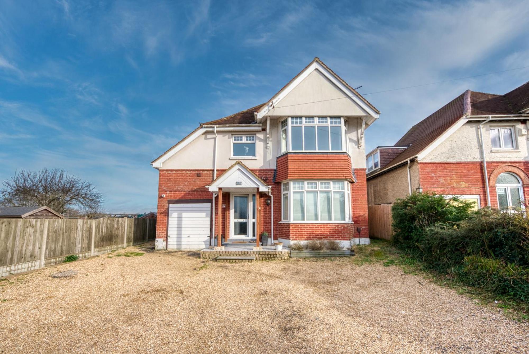 Long Term And Summer Special Offer! 5-Bedroom Spacious, Stunning Design, Sociable Areas & Cosy House Near South Downs Park, Sleeps 11 With Games Room, Private Parking And Garden- By Blue Puffin Stays ووتر لوفلي المظهر الخارجي الصورة