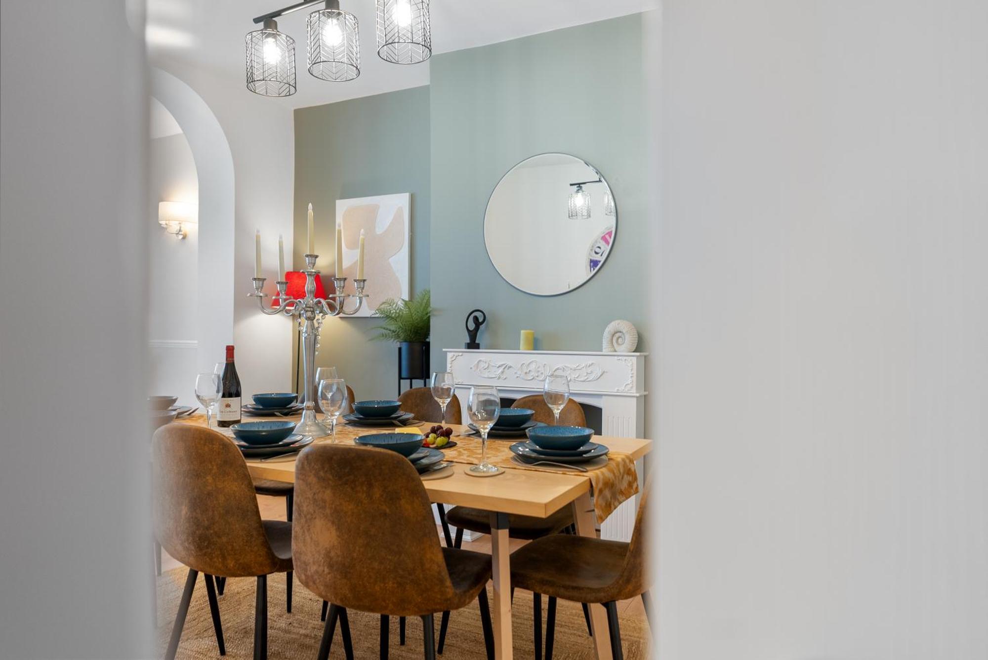 Long Term And Summer Special Offer! 5-Bedroom Spacious, Stunning Design, Sociable Areas & Cosy House Near South Downs Park, Sleeps 11 With Games Room, Private Parking And Garden- By Blue Puffin Stays ووتر لوفلي المظهر الخارجي الصورة