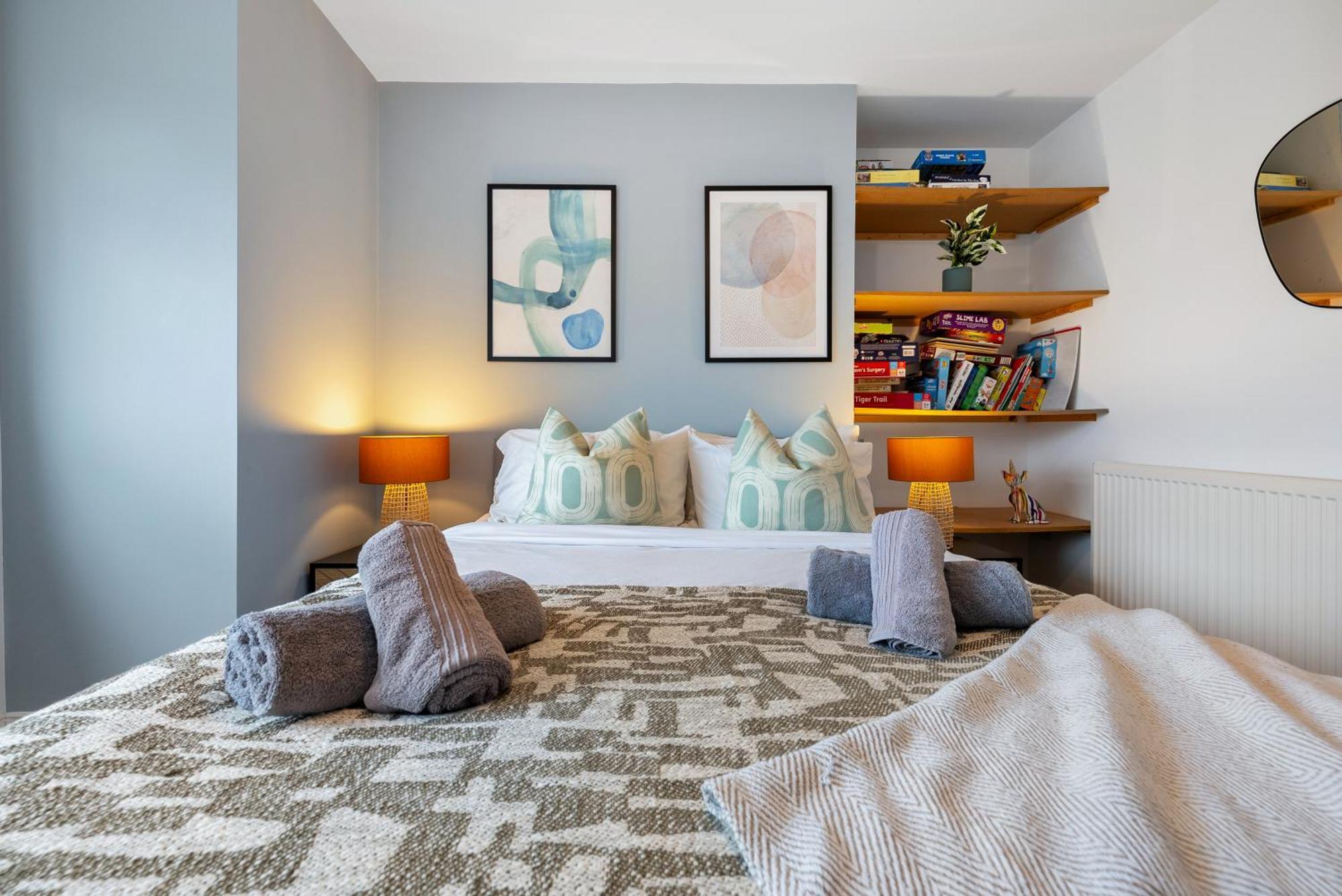 Long Term And Summer Special Offer! 5-Bedroom Spacious, Stunning Design, Sociable Areas & Cosy House Near South Downs Park, Sleeps 11 With Games Room, Private Parking And Garden- By Blue Puffin Stays ووتر لوفلي المظهر الخارجي الصورة